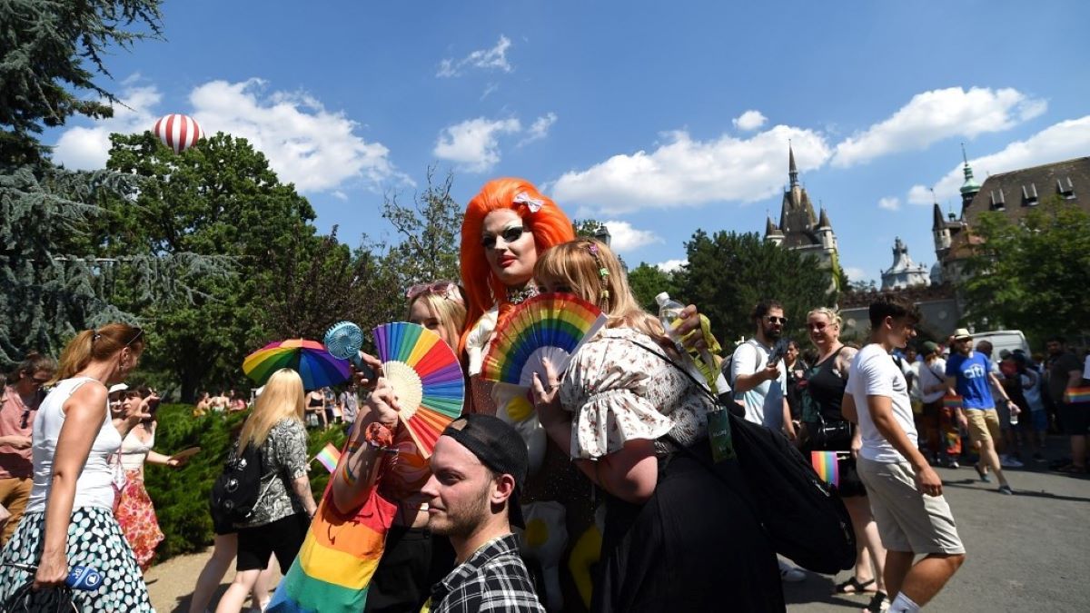 Elképesztő arcátlanság: hűségesküt követel a felvonuló pártoktól a Budapest Pride