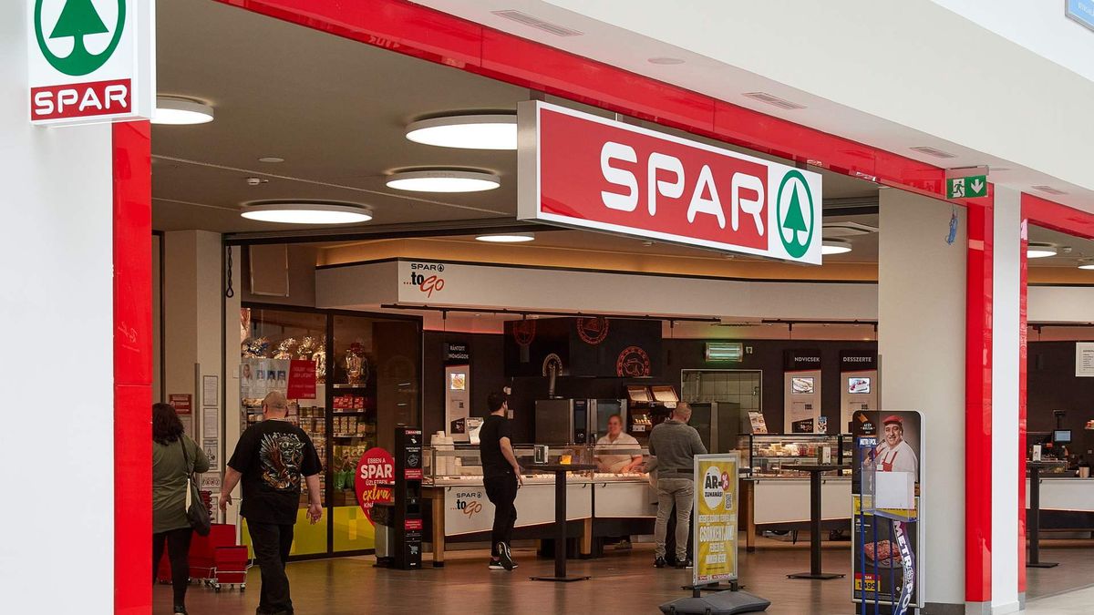 Önellentmondásban a SPAR: miközben támadják az árstopot, befagyasztják háromszáz termékük árát