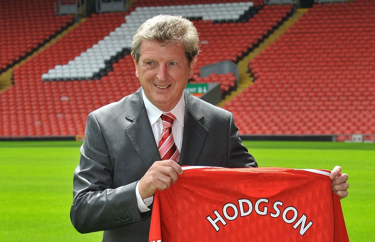 Liverpool Football Club's new manager, Roy Hodgson, poses for photographers with a team shirt, at their Anfield stadium in Liverpool, northwest England on July 1, 2010.  Hodgson was announced Thursday as the club's new manager, replacing Rafael Benitez who left in June.    AFP PHOTO/ Andrew Yates    RESTRICTED TO EDITORIAL USE Additional licence required for any commercial/promotional use or use on TV or internet (except identical online version of newspaper) of Premier League/Football League photos. Tel DataCo +44 207 2981656. Do not alter/modify photo. (Photo by ANDREW YATES / AFP)