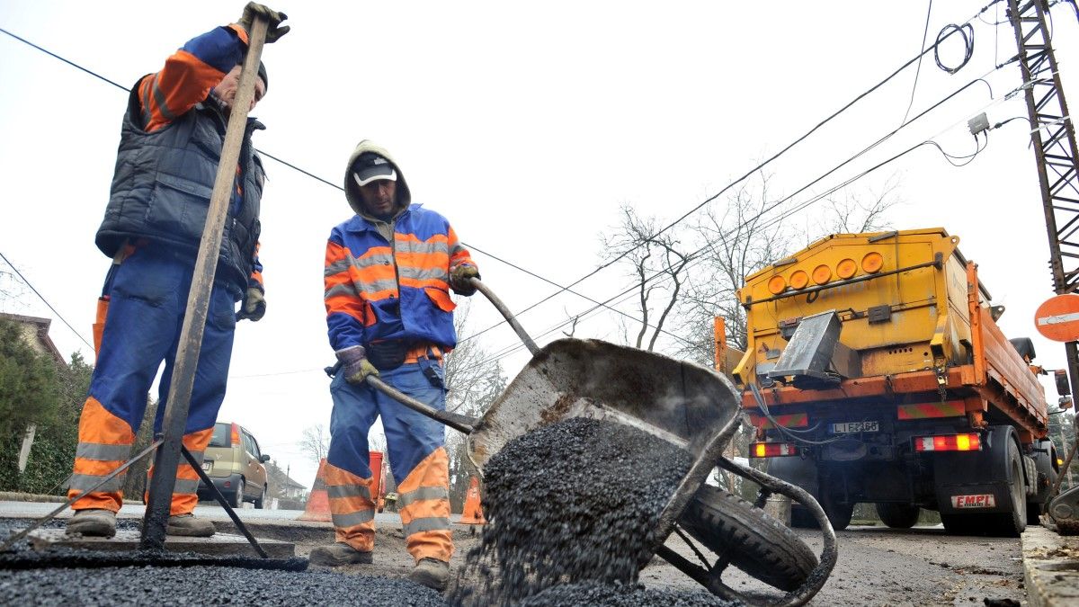 Katasztrofális állapotban a budapesti utak, ennyit kellett költeni a kátyúk betömésére