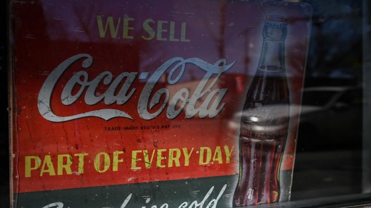 Orosz dezinformációk közvetett támogatásával vádolják a Coca-Colát és több nagy nyugati céget is