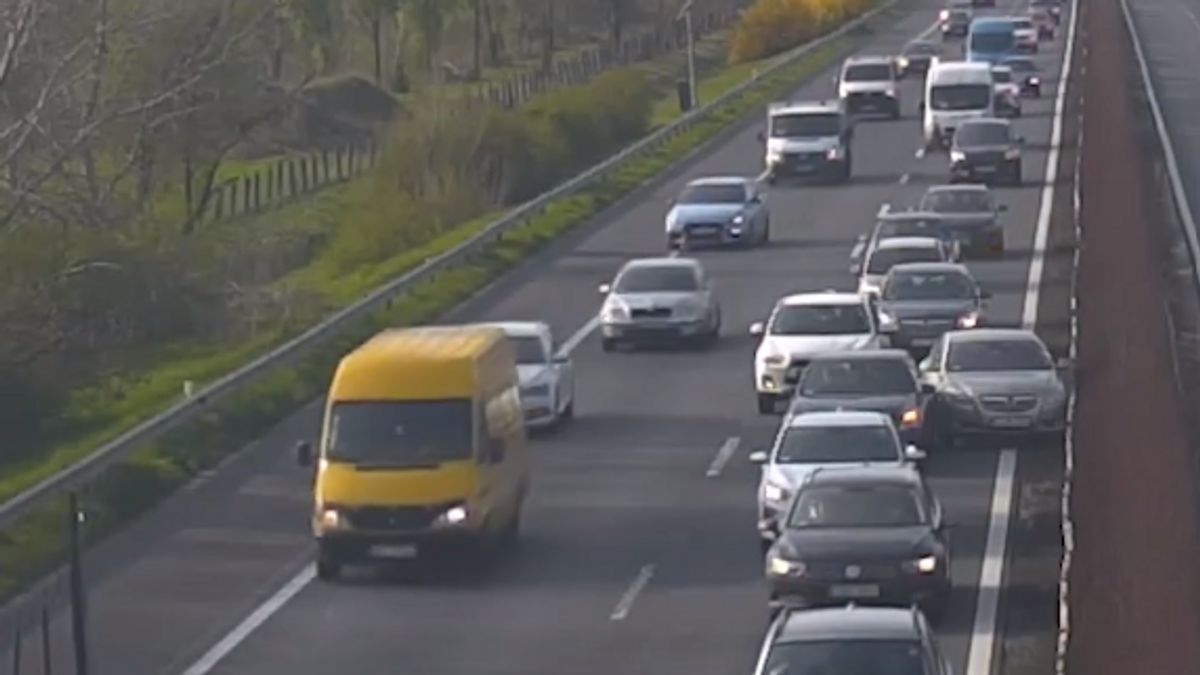 Ezért életveszélyes, ha hirtelen feltorlódik a kocsisor az autópályákon (videó)
