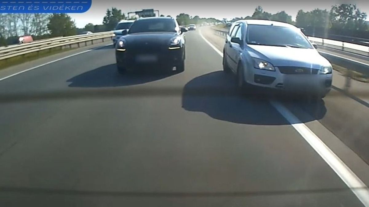 Nem engedte el az ámokfutót a sofőr, kis híján a szalagkorláton végezte (VIDEÓ)