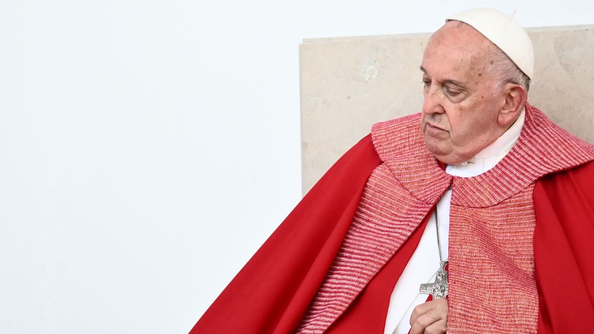 Ferenc pápa is imádkozik Robert Fico felépüléséért