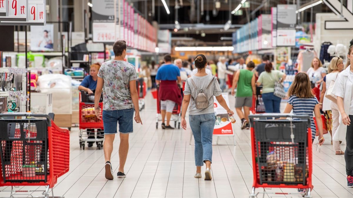 Meglepetés: megugrott a boltok forgalma a friss adatok szerint!