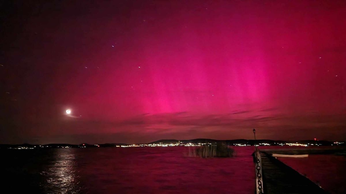 Lángol az északi fény a Balaton fölött (FOTÓK)