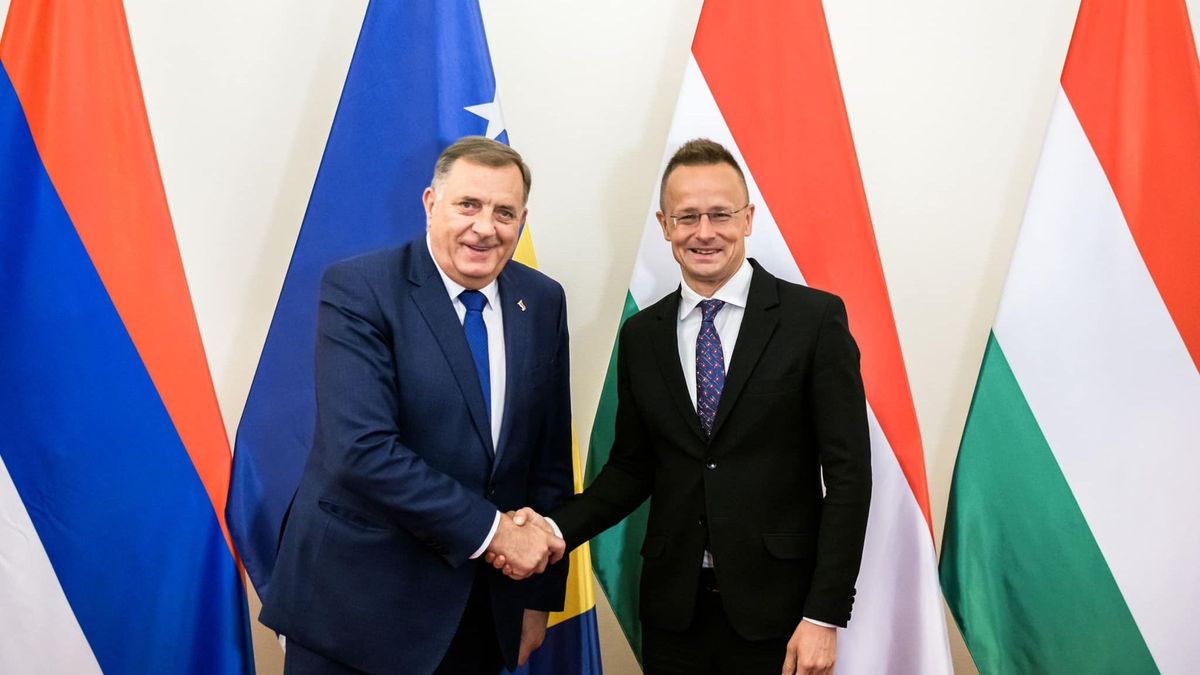 Szijjártó Péter: Magyarországra csak egyféleképpen léphetnek be a migránsok!