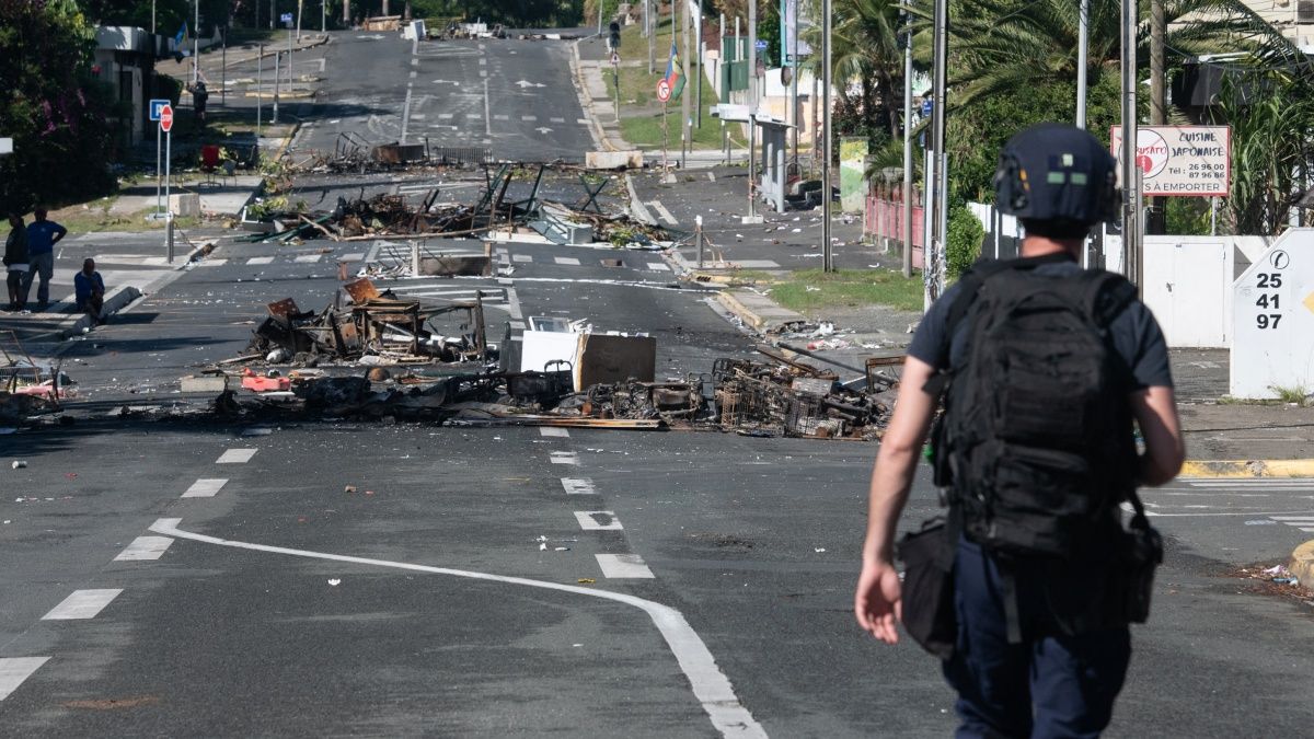 Zavargások Új-Kaledóniában: a francia csapatok próbálják visszaállítani a rendet