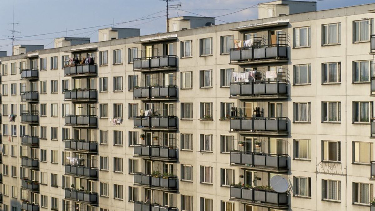 Gyerekekre lőtt a panelház ablakából egy férfi, egy fiút el is talált