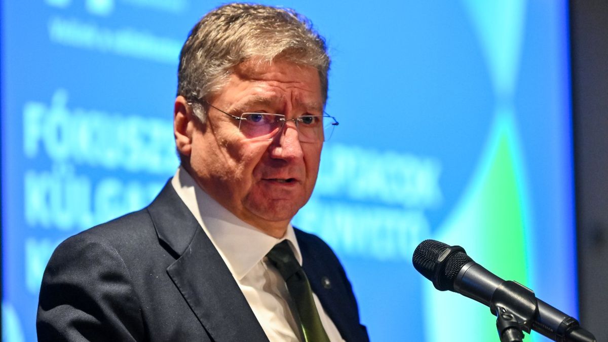 Parragh László: Az ideális a fehér bőrű, keresztény kultúrájú, európai gondolkodású munkaerő importja lenne