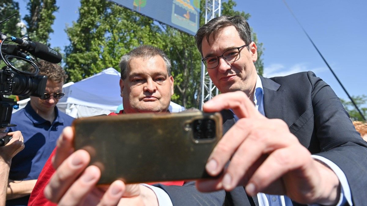 Karácsony ma tényleg Tatabányán folytatja kirándulásait Gyurcsánynéval?!