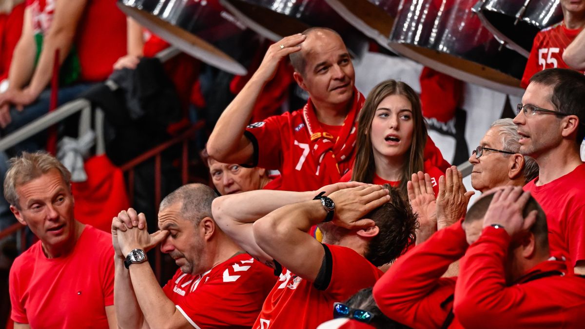 „Te bohóc, szánalmas vagy, húzz el!” – most lett elege a Veszprém szurkolóinak, tüntetni fognak
