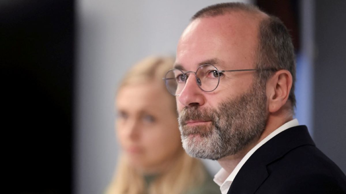 Bevezényelnék a magyar fiatalokat a kötelező EU-s hadseregbe, aztán eldöntenék, hová küldjék őket bevetésre – nem hagyta szó nélkül Orbán Weber döbbenetes javaslatát
