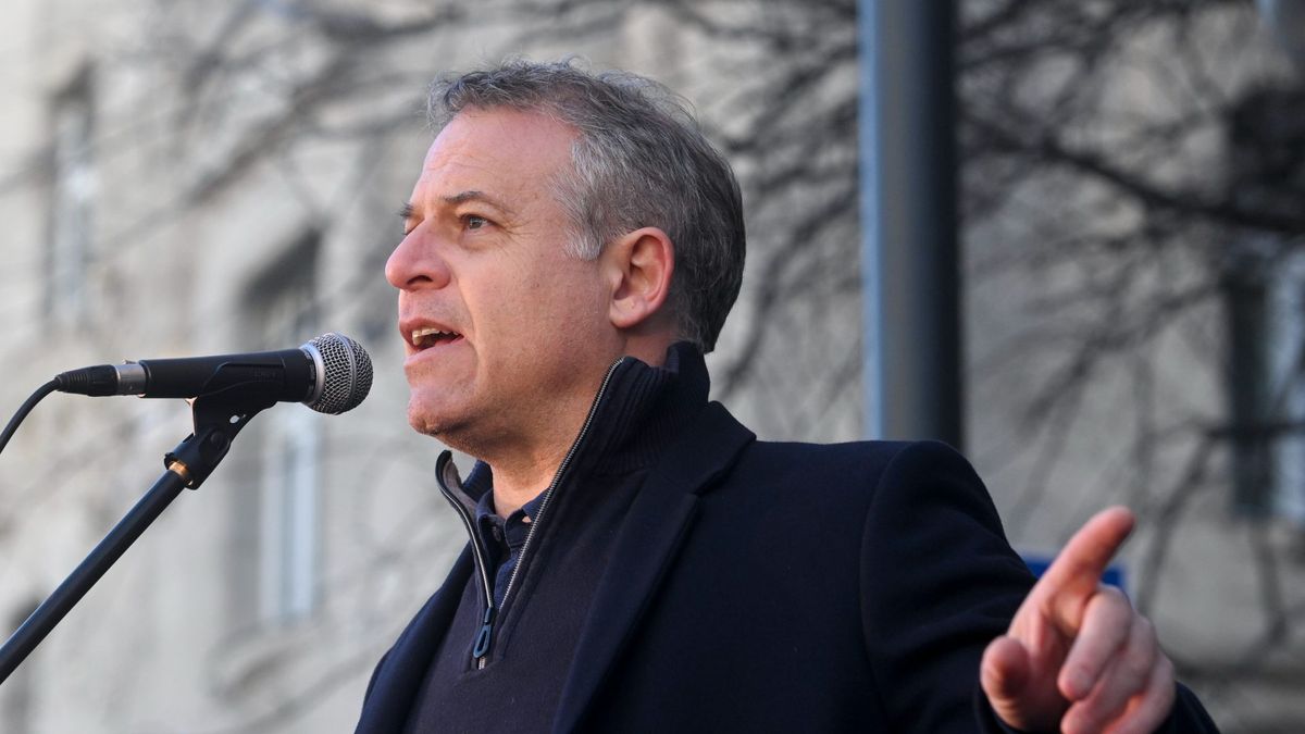 Juhász Péternek tetemes adótartozása van, mégis futja neki drága videókra