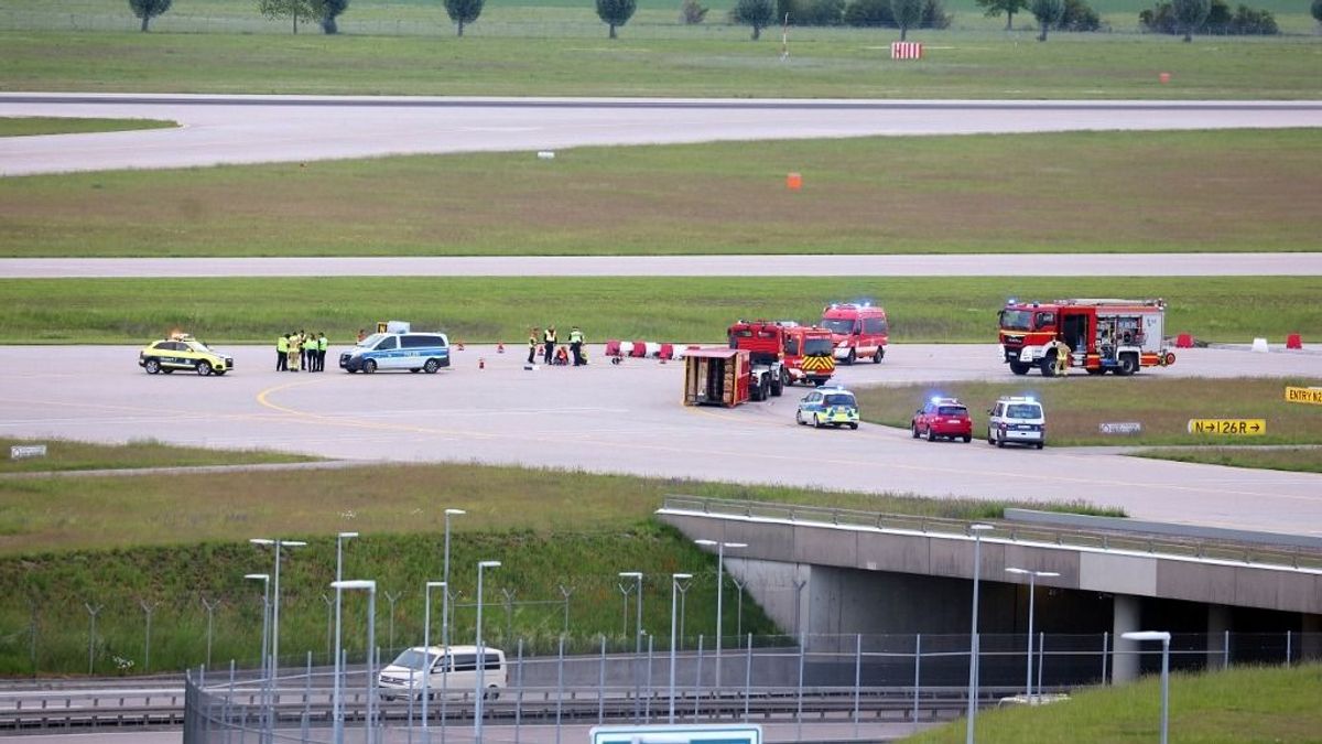 Klímaaktivisták rohantak a kifutópályára: le kellett zárni a müncheni repteret