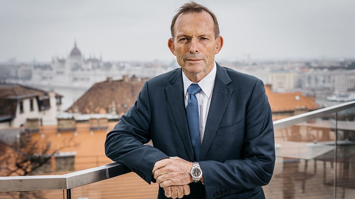 Tony Abbott: A Nyugat hanyatlása áll a jogállamiságról szóló viták hátterében