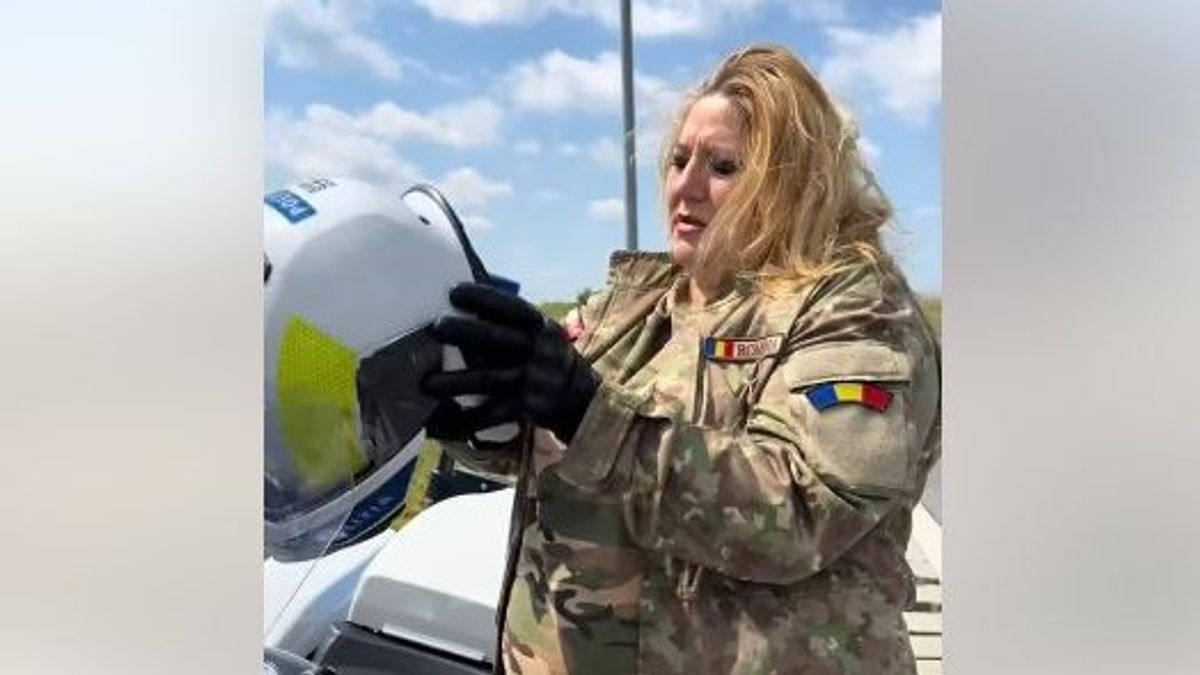 Șoșoacă rendőrös cosplayt játszott – a hatóság vizsgálja az ügyet (VIDEÓ)