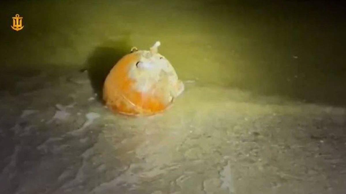 Így semmisítenek meg egy tengeri aknát az ukránok (VIDEÓ)