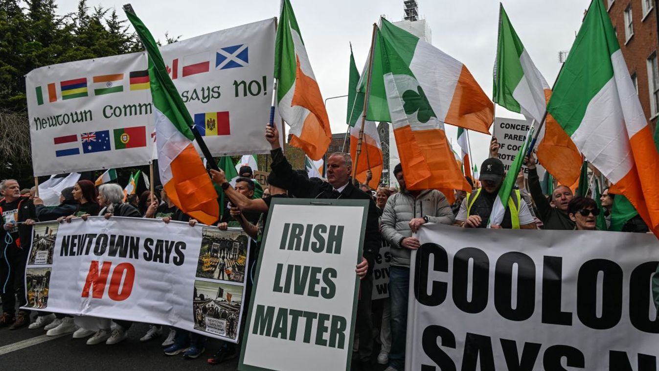 A tömeges bevándorlás ellen tüntetők Dublinban