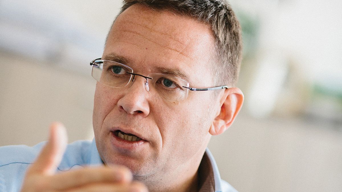 A sportsikerek egyesítik a nemzetet – Fürjes Balázs a Mandinernek