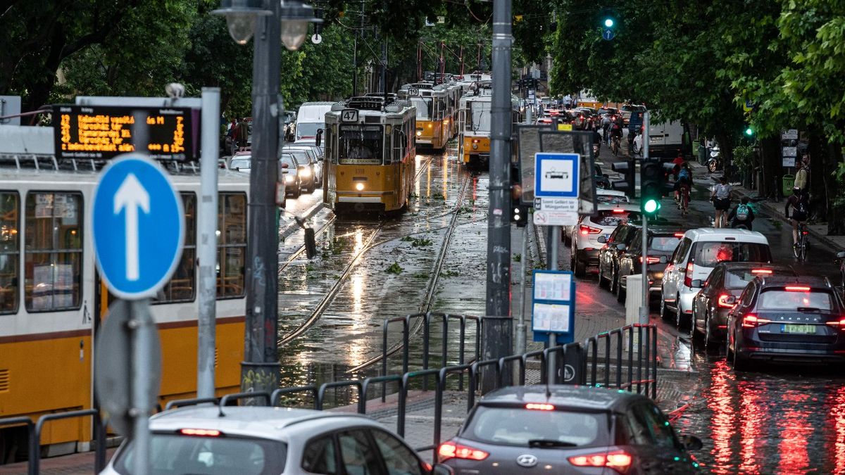 Felhőszakadás és zivatar miatt több vármegyére is kiadták a riasztást – mutatjuk a részleteket!