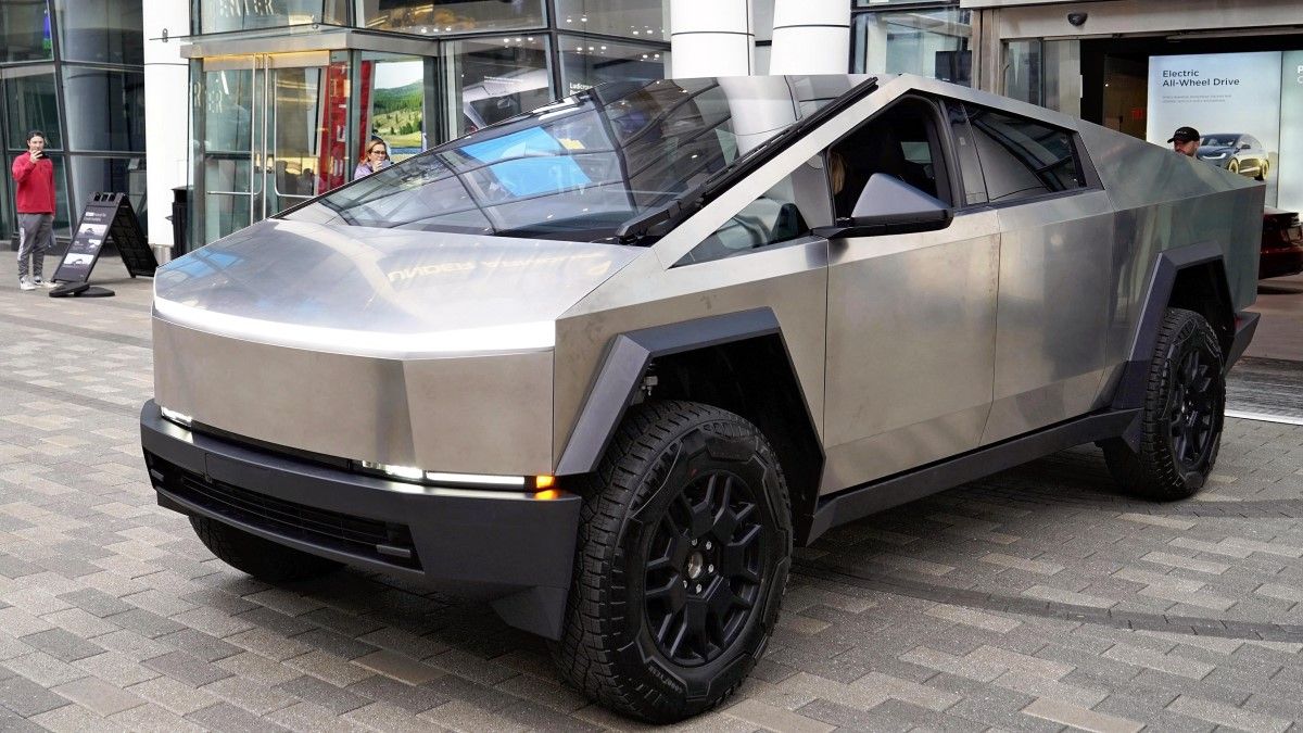 Úton van Magyarországra Elon Musk Cybertruck-ja (VIDEÓ)