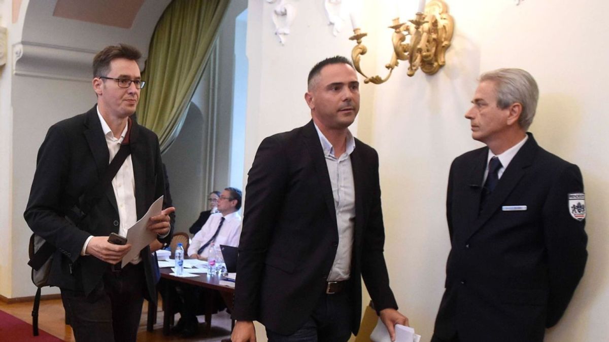 Menekül a sajtó elől a korrupciógyanúba keveredett Trippon Norbert (VIDEÓ)