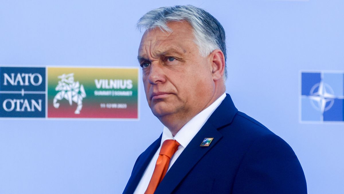 Befutott a Politico menetrend szerinti aggódása Magyarországgal kapcsolatban