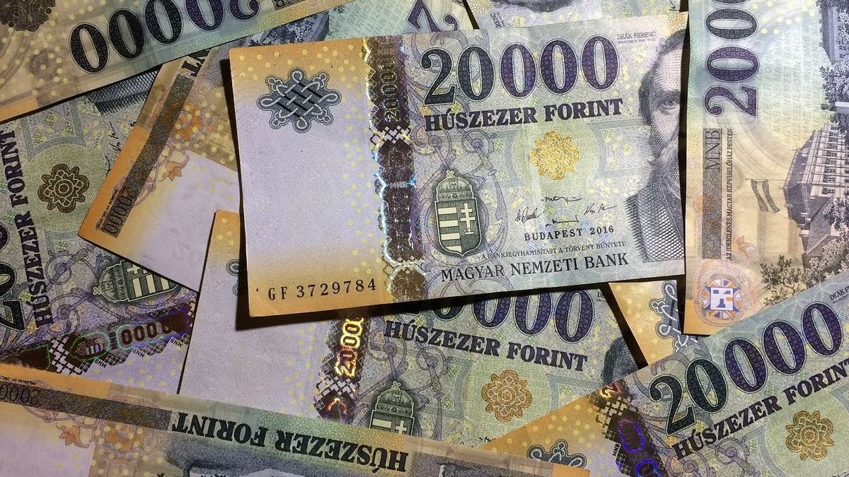Ledöbbent az Index: még nem látott ilyen „pénzesőt” Magyarországon