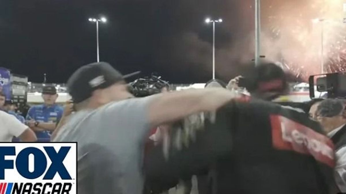 Hatalmas tömegverekedés követte a karambolt a Nascar All-Star futamon (VIDEÓ)