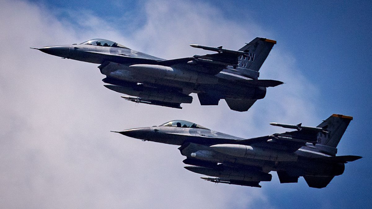 Összefogtak a britek és az amerikaiak, légitámadást hajtottak végre a jemeniek ellen