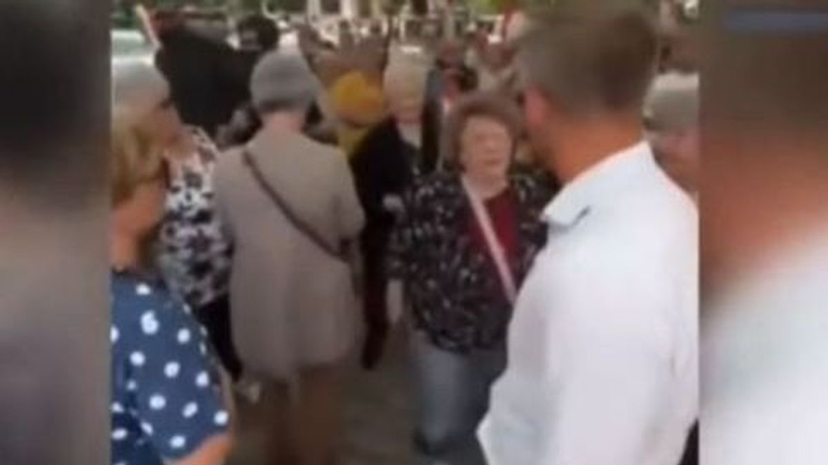 Az országjárás veszélyei: csúnyán beszólt egy néni Magyar Péternek (VIDEÓ)