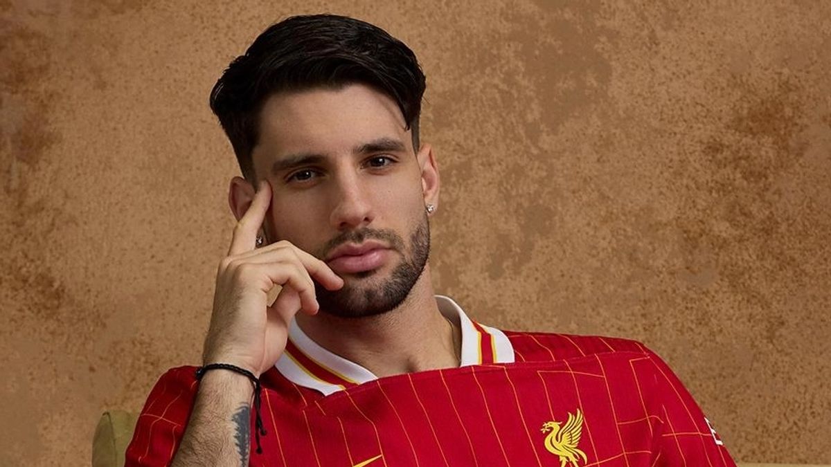 Szoboszlai Dominik bemutatta a Liverpool új hazai mezét (VIDEÓ)