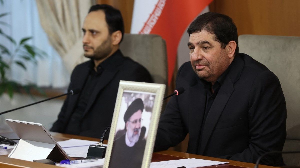Kinevezték Irán ügyvezető elnökét, ötven napon belül választásokat tartanak