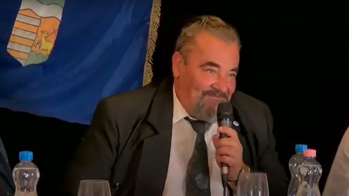 Burkoltan cigányozott a péceli DK-s polgármesterjelölt