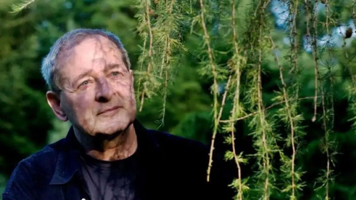 A Mandiner szolidaritást vállal Nádas Péterrel, aki friss hírek szerint a neme és bőrszíne miatt nem kaphatta meg a Világ Kultúráinak Háza irodalmi díját