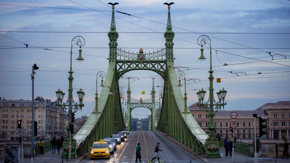 Hétvégére lezárják a Szabadság hidat – így módosul a közlekedés