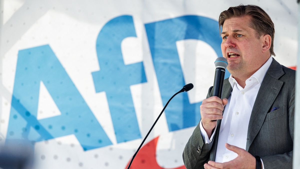 Megszállták a nyomozók az AfD-politikus asszisztensének irodáját