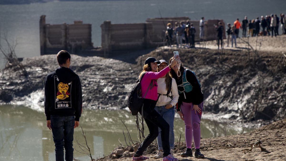 Szó szerint kiszárítják Barcelonát a turisták, a helyiek nagyon dühösek