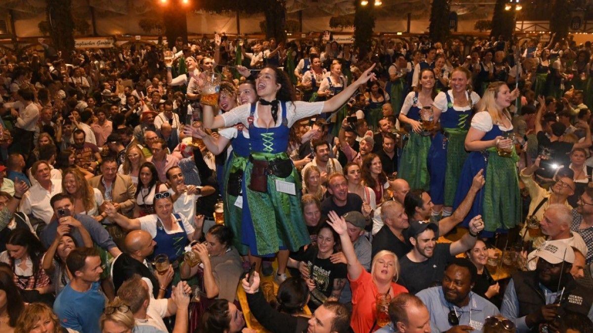 „Jobboldali baromságok” – betiltottak egy évtizedes popslágert az Oktoberfest szervezői