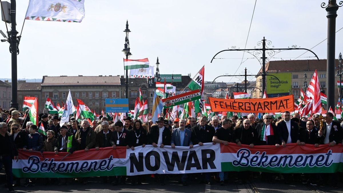 Ilyen kampányautóval támad a CÖF–CÖKA Budapesten