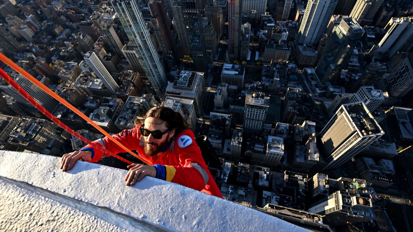 Jared Leto Climbs the Empire State Building to Launch Thirty Seconds to Mars’ World Tour