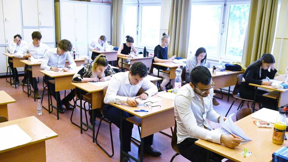 Több ezer diák érettségizik magyar nyelv és irodalomból