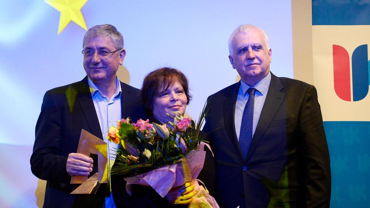 Nem akármilyen posztot tölt be évek óta a DK-rajongó Vásárhelyi Mária