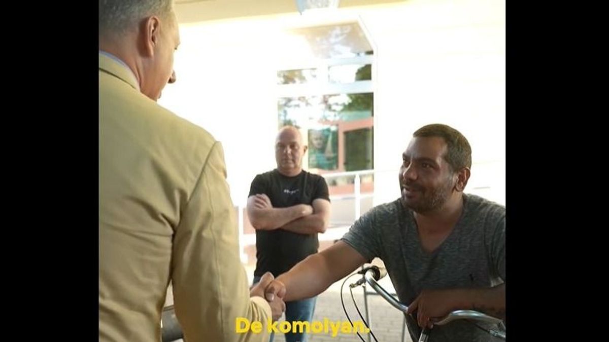 „Ne vállalja tizenhatért, kérjen húszezret naponta!” – Újfehértón kampányolt Lázár János