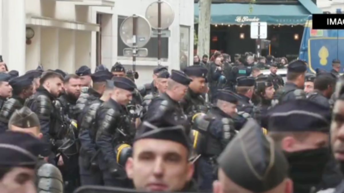 Rendőrök távolították el a párizsi politikatudományi egyetemről a palesztinbarát tüntetőket (VIDEÓ)