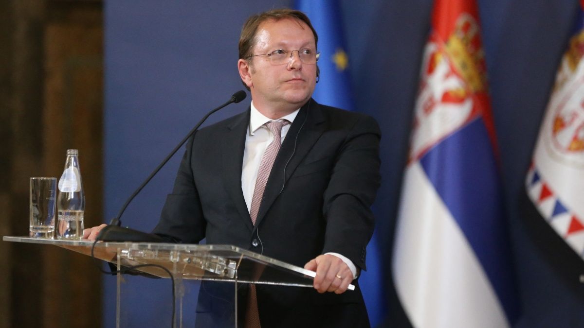 Öt éven belüli szerb EU-csatlakozásban reménykedik a bővítési biztos