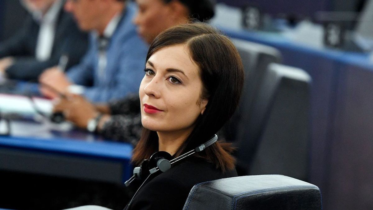 Cseh Katalin rezzenéstelen arccal követeli: ne kaphassanak második esélyt azok, akik visszaéltek az európai adófizetők pénzével – Mandiner