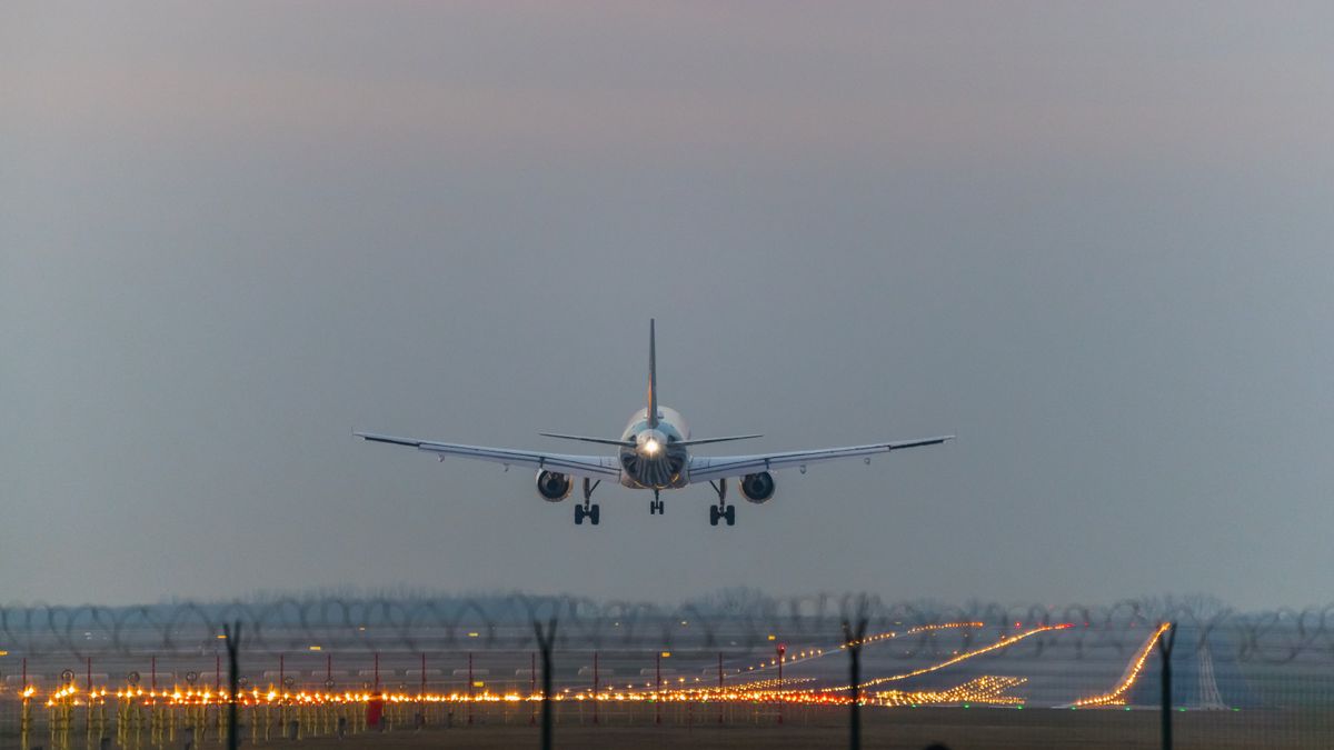 Egy repülőgép késése miatt Budapesten őrjöngenek a magyar szurkolók