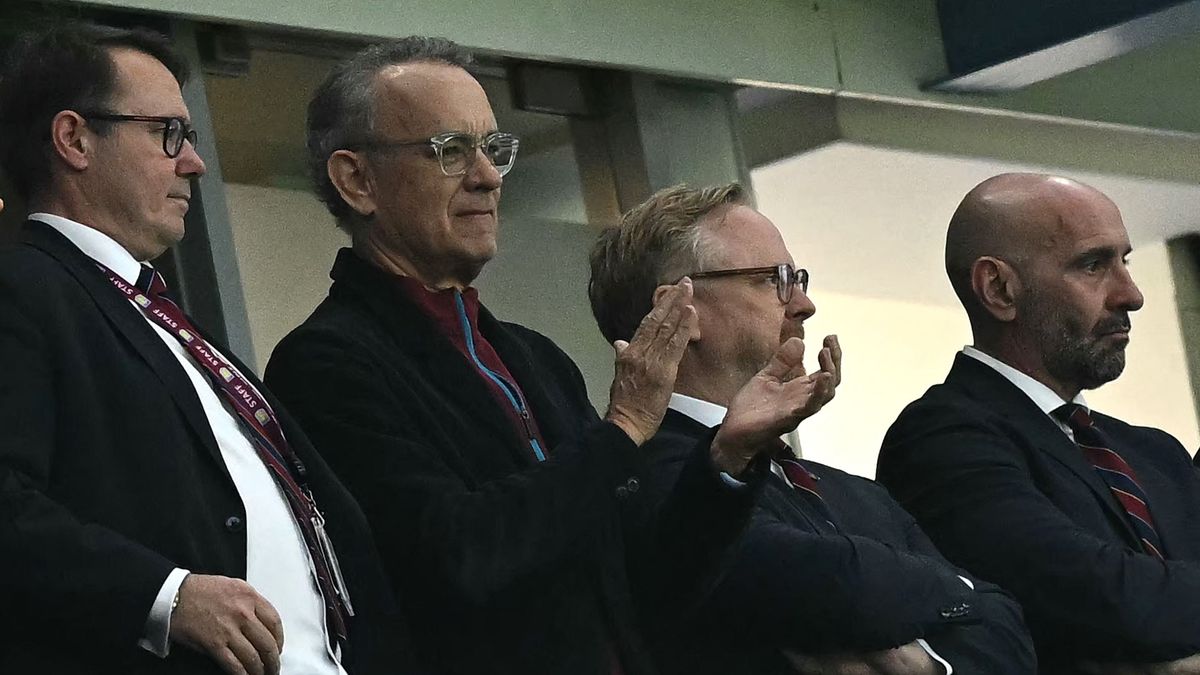 Tom Hanks a helyszínen drukkolt Szoboszlaiék vereségéért (VIDEÓ)